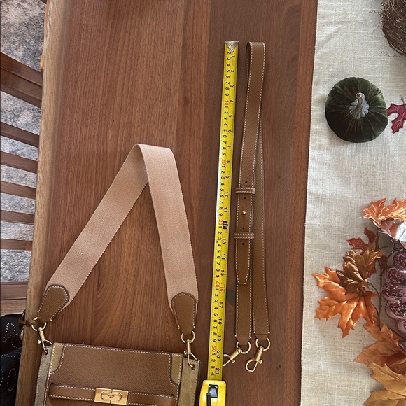 Tory Burch Lee Radziwill Tan and Gold Shoulder/ crossbody bucket Bag - Picture 13 of 16